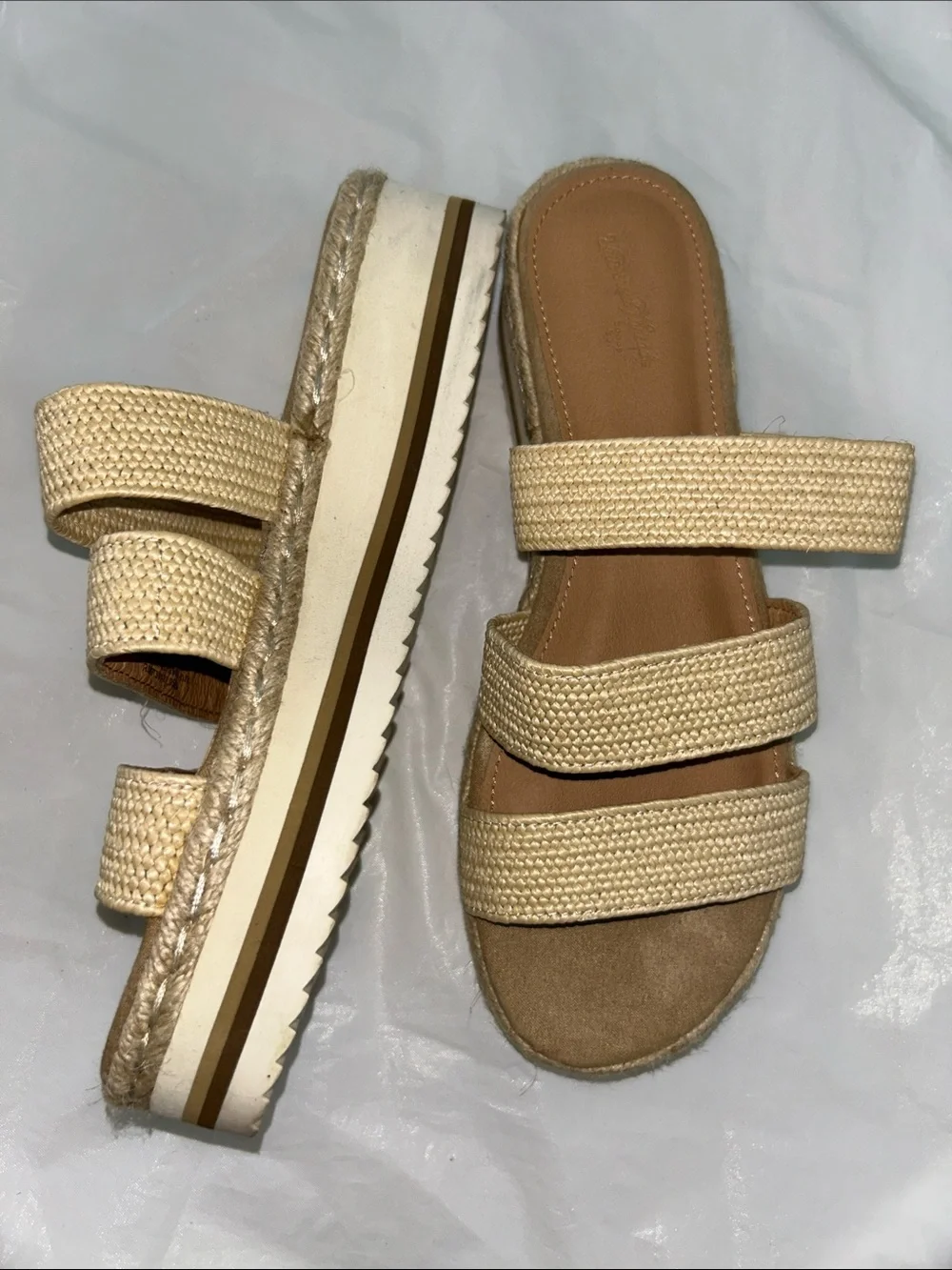 EUC Universal Thread Triple-strap Slide Sandals Size 6.5